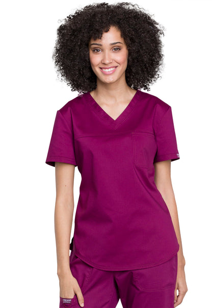 Women's Tuckable V-Neck O.R. Top - Wine
