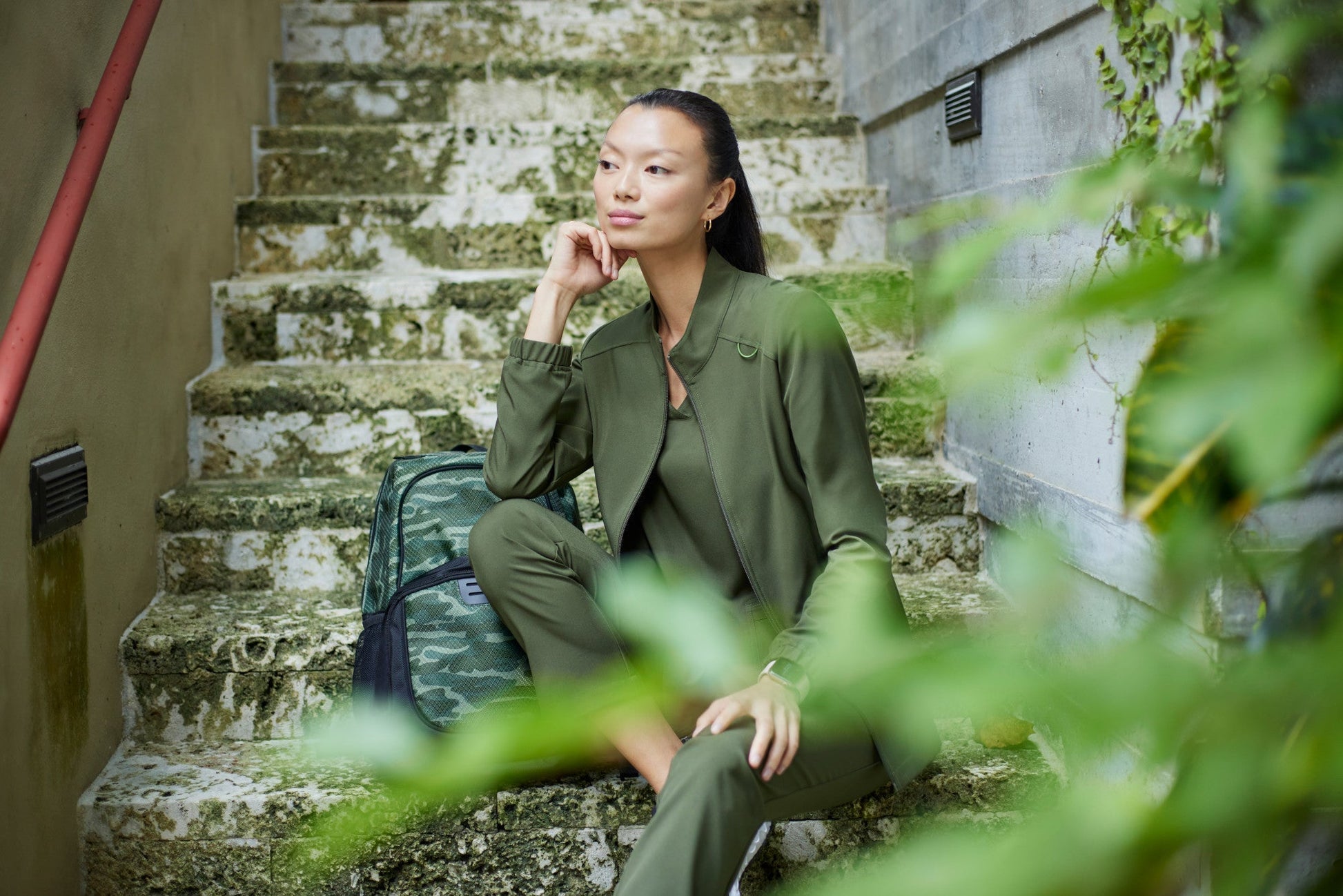 Sway Tuck-In Top - Hunter Green - Jen's Scrubs